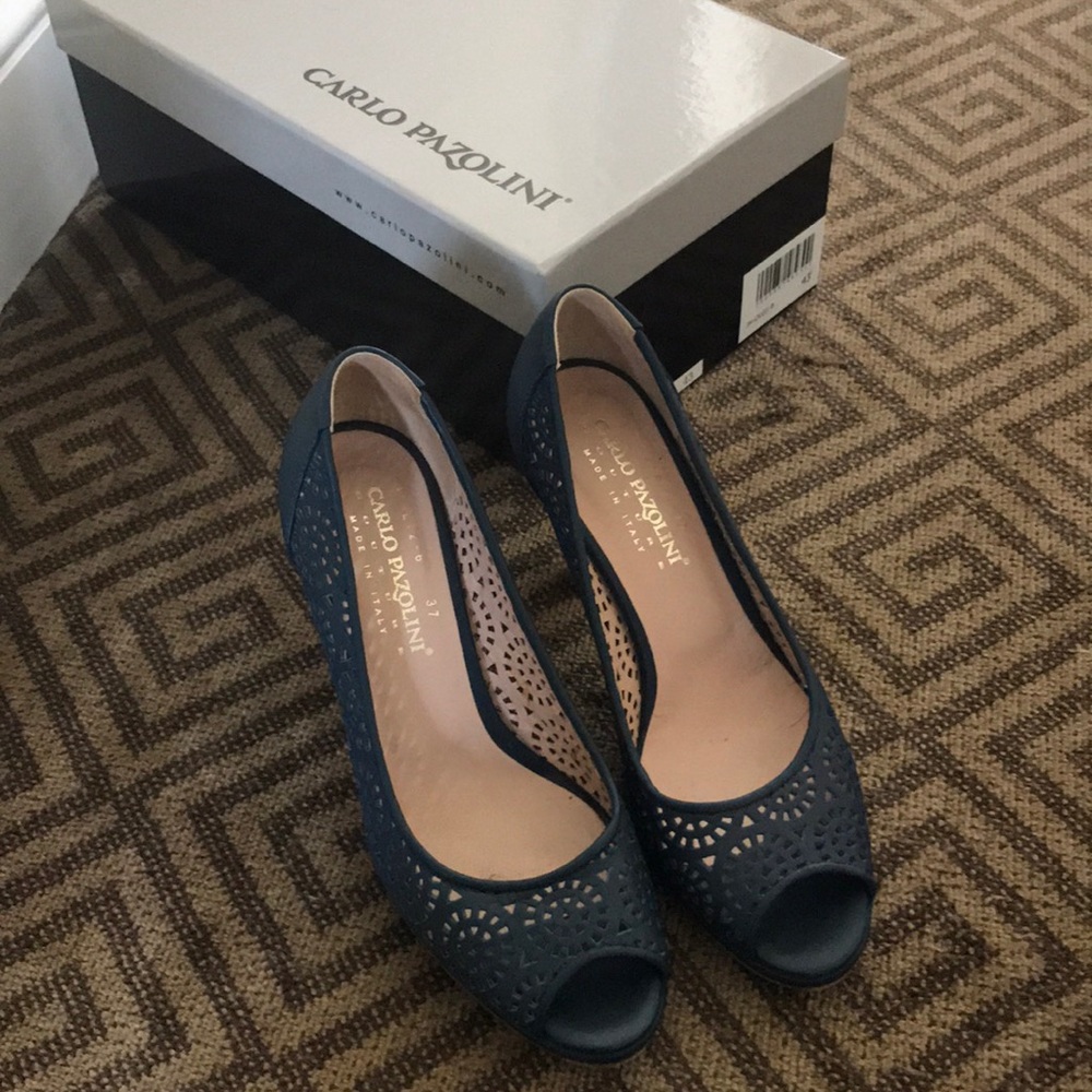 Made in Italy Navy open toe pumps